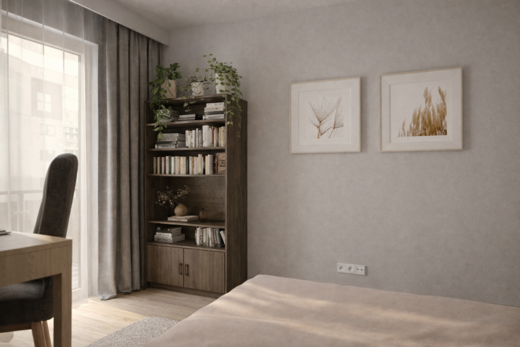 Jasna sypialnia z łóżkiem, drewnianym regałem z książkami i roślinami, oraz biurkiem z krzesłem przy oknie z szarymi zasłonami. Na ścianie wiszą dwa oprawione obrazy z motywami roślinnymi.