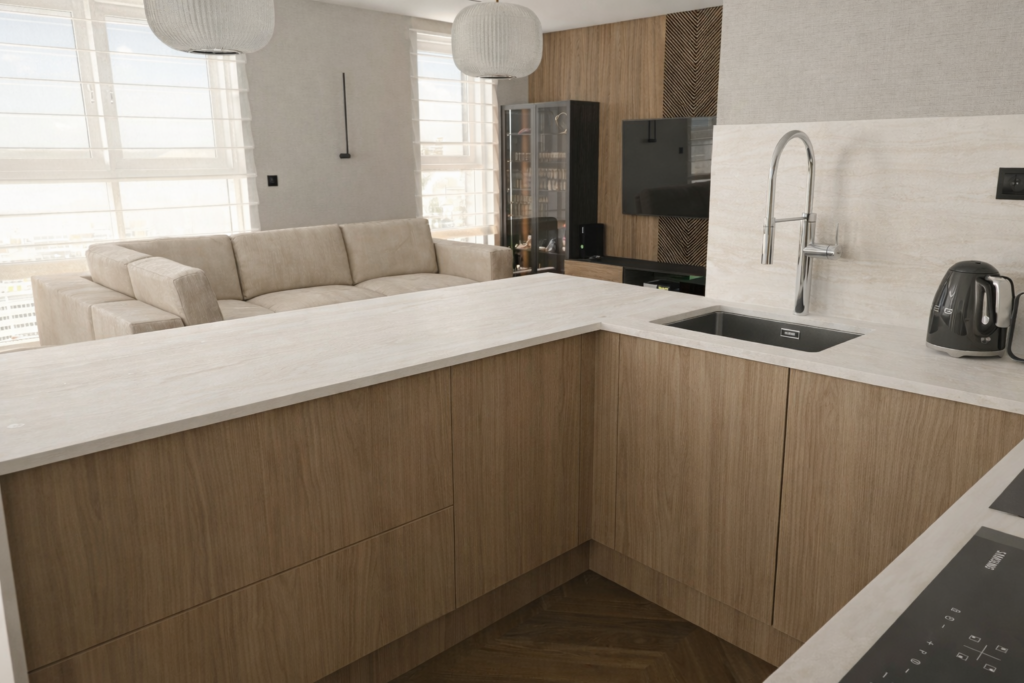 Wyspa kuchenna z jasnym blatem – kuchnia w stylu Japandi połączona z salonem